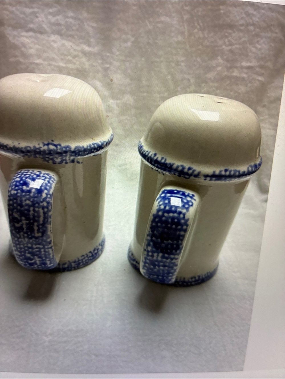 Cottagecore blue spongeware Heart Stoneware Salt & Pepper shakers 4.25” - Picture 5 of 8